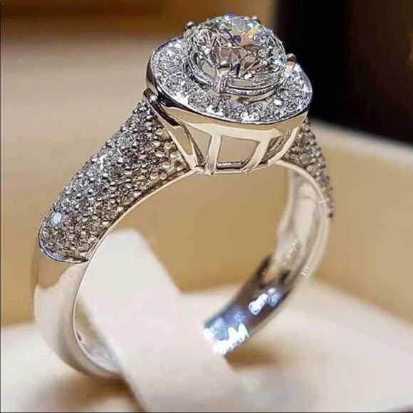 New Women’s 925 Silver Beautiful Round Diamond Ring - Picture 2 of 3